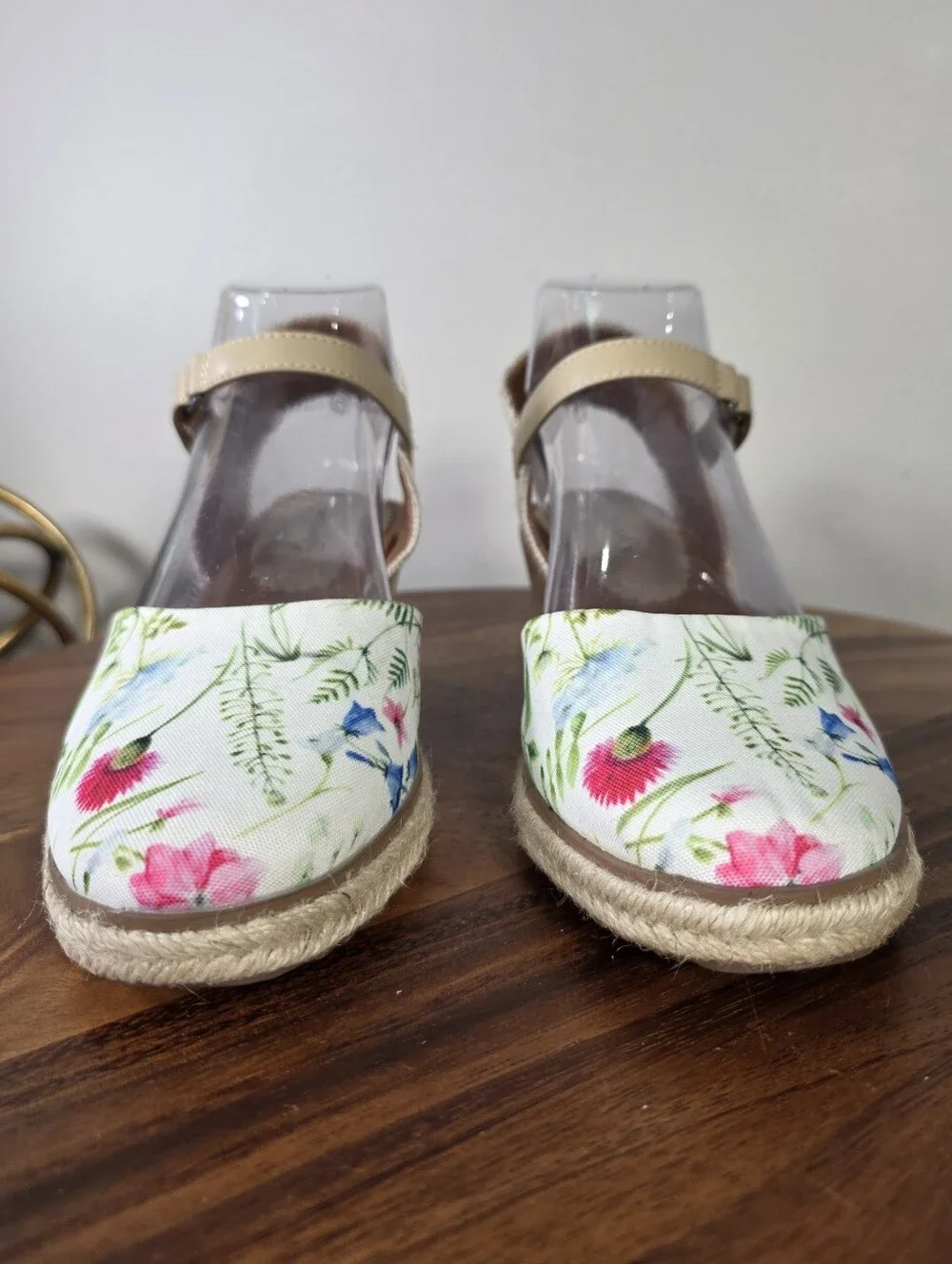 Baretraps Ocean Floral Closed Toe Espadrille Wedge Sandals Size 7 Like New